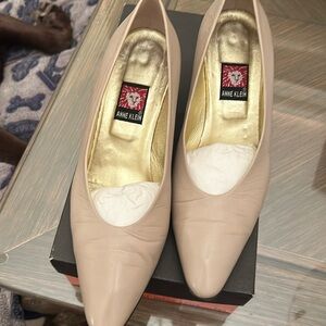 Anne Klein, Ivory Nappa Whips, 7.5